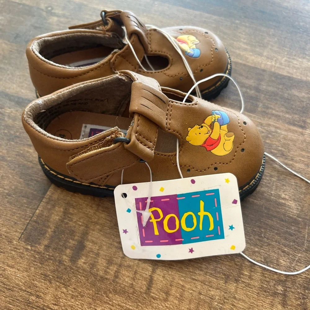 Vintage 90s Winnie The POOH Mary Jane Sandals toddler Shoes Size 4 Disney Y2K